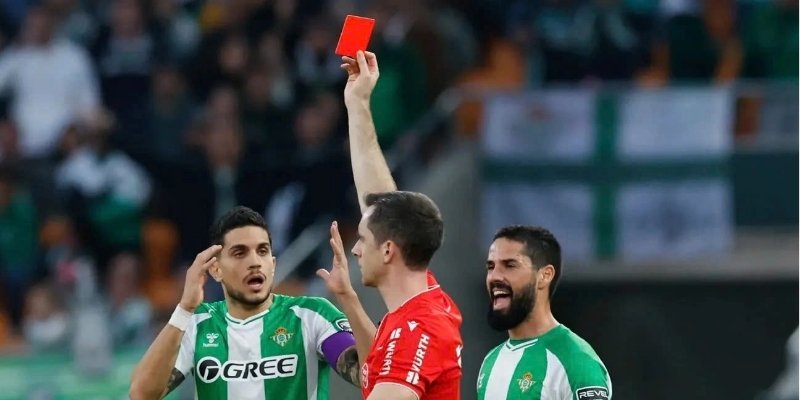 Thẻ đỏ - Hình thức kỷ luật nặng nhất trong bóng đá