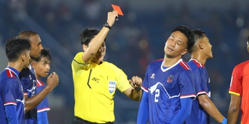 Tình huống cầu thủ bị phạt thẻ đỏ