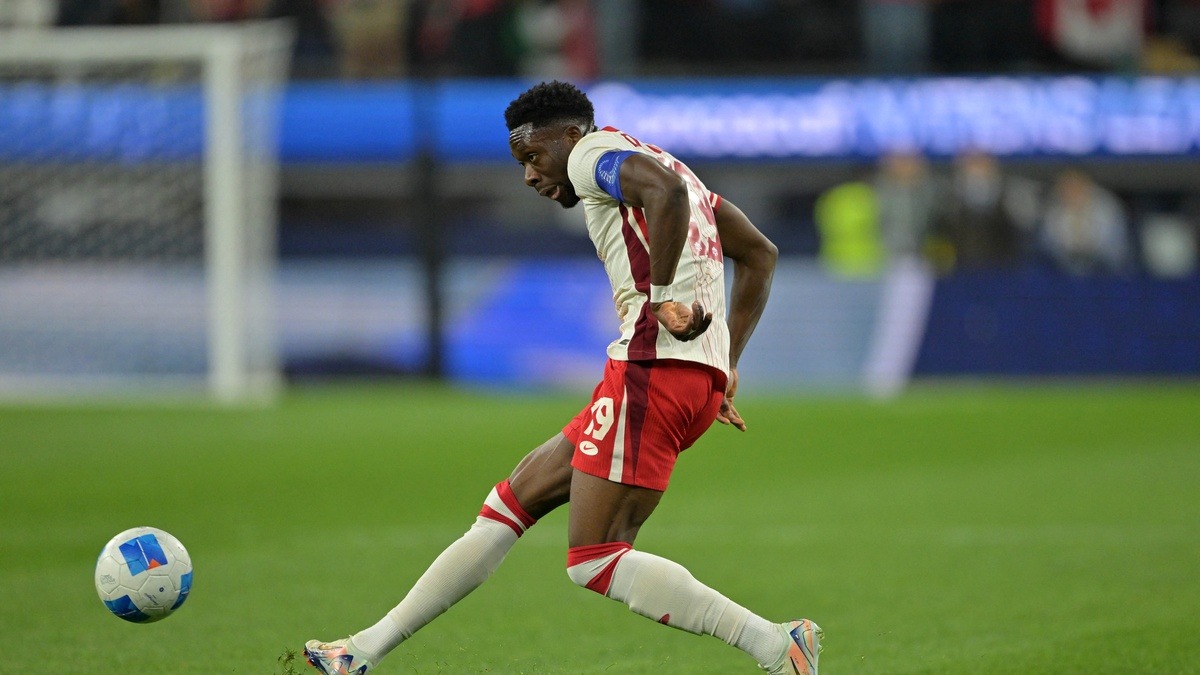 Cuộc Hành Trình Từ Người Trẻ Lai Tộc Đến Ngôi Sao Bóng Đá