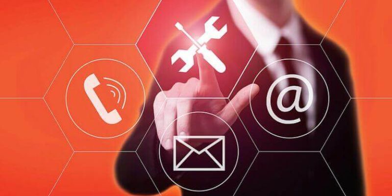 Nhiều kênh như live chat, email, hotline hỗ trợ kết nối